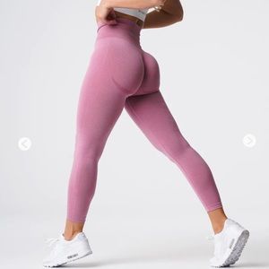 NVGTN Pastel Pink Curve Seamless Leggings - Medium